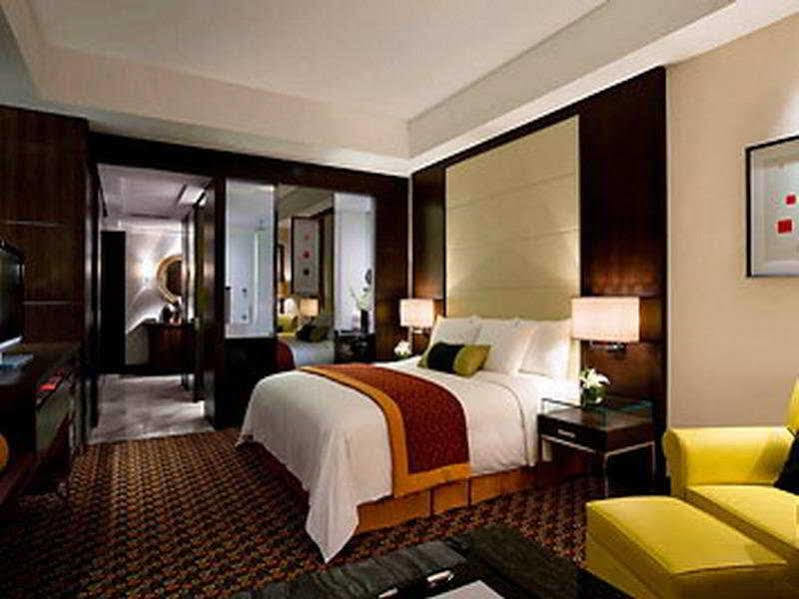 Courtyard By Marriott Northeast Hotel