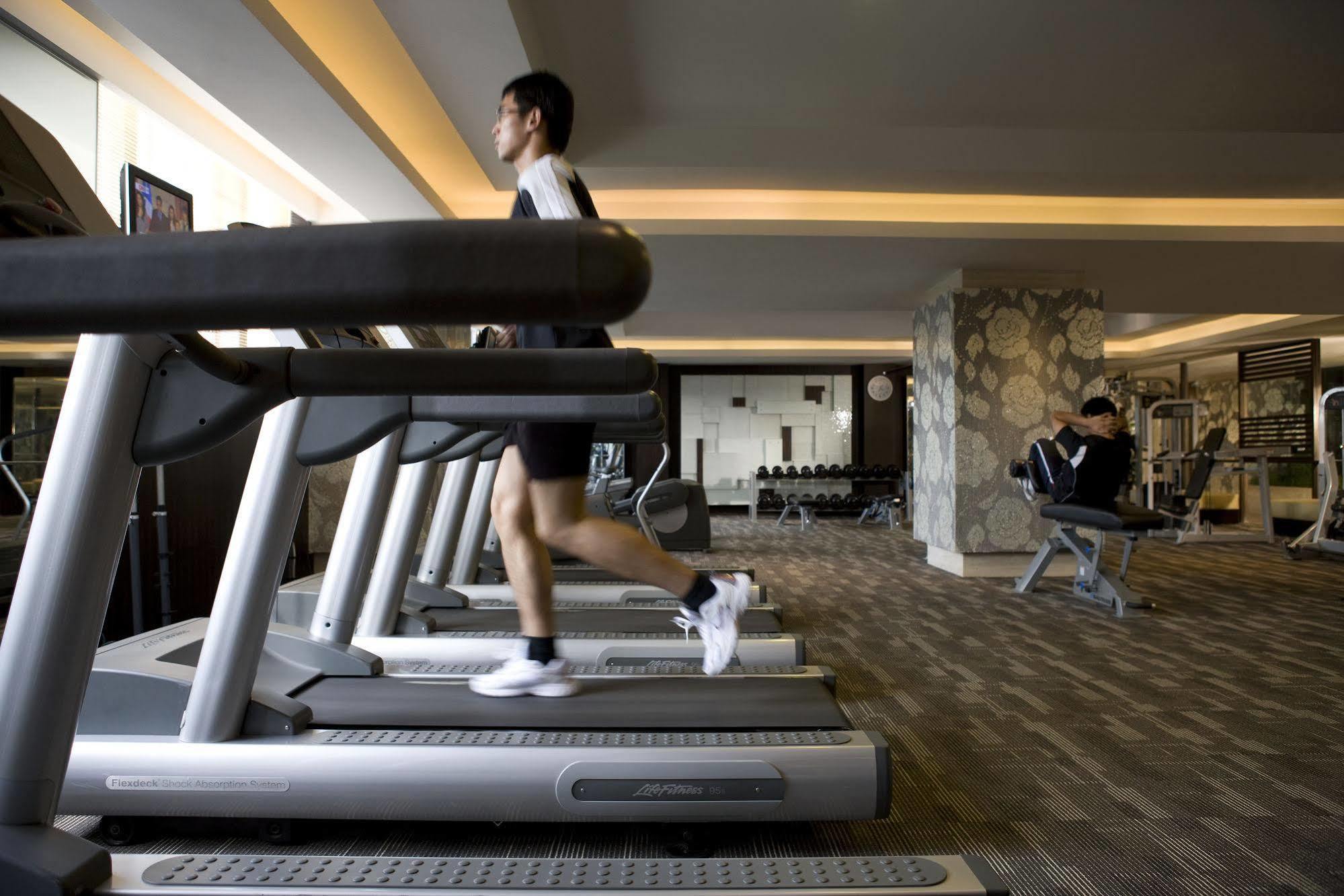 Courtyard By Marriott Northeast Hotel
